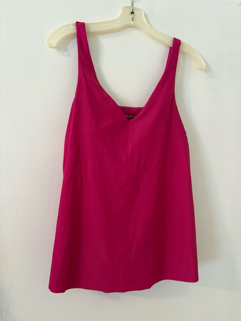 NWT Women’s Fuchsia V-Neck Camisole Tank padded stretch
